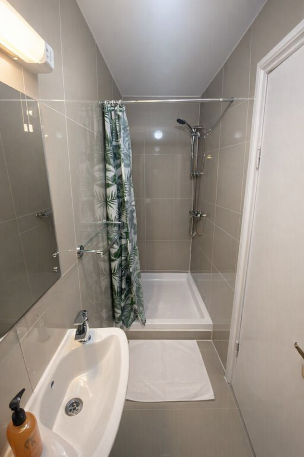 Standard Double Bathroom